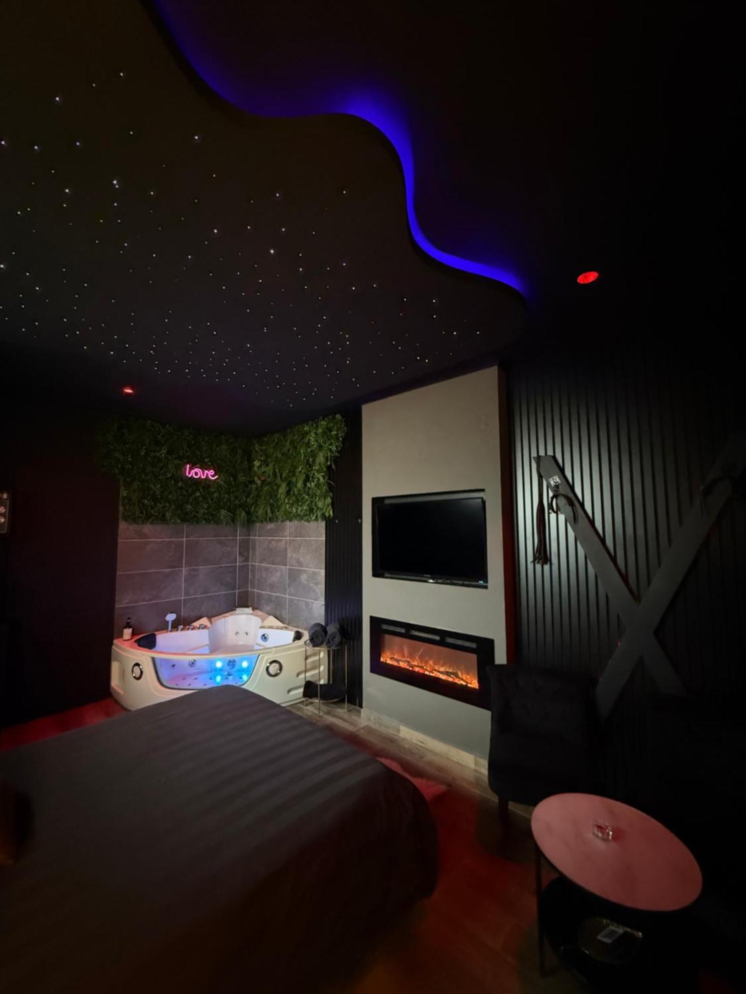 Loft, Studio And Love Rooms Bourg-Saint-Christophe Esterno foto