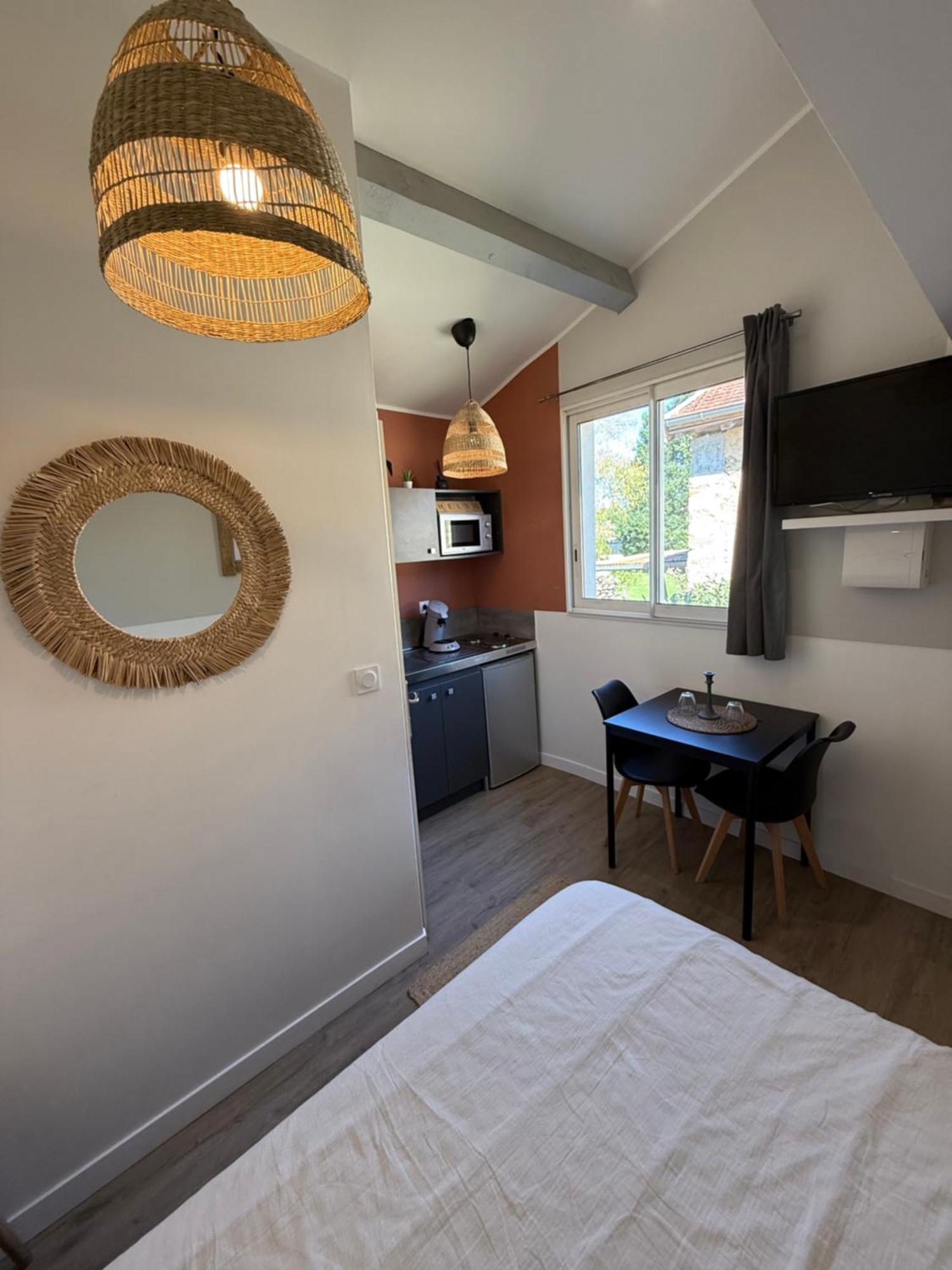 Loft, Studio And Love Rooms Bourg-Saint-Christophe Esterno foto